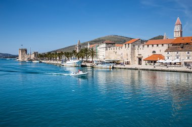 Sahil mesire ve kale - Trogir, Hırvatistan
