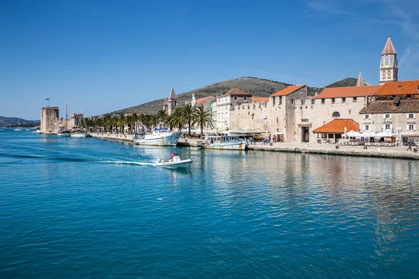 Tengerparti sétányától és a Fortress - Trogir, Horvátország — Stock Fotó