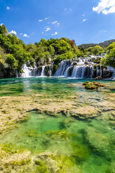 Vattenfall i nationalparken Krka-Dalmatien, Kroatien — Stockfoto