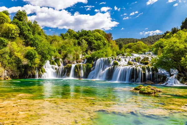 Waterval In het nationale Park Krka-Dalmatië, Kroatië — Stockfoto