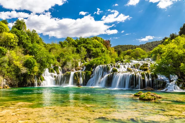 Водопад в национальном парке Крка-Далмация, Хорватия — стоковое фото