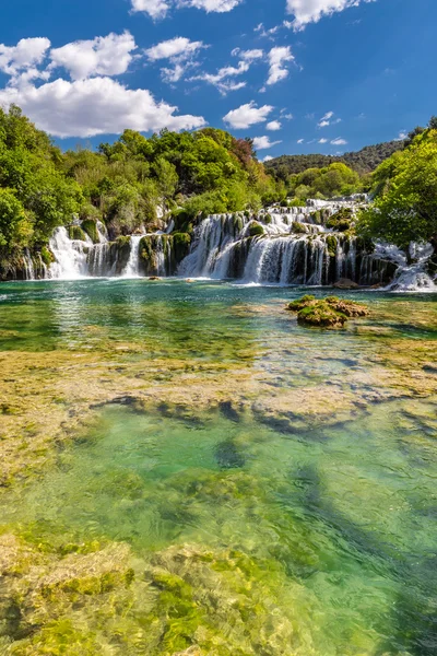 クルカ国立公園内の滝-ダルマチア、クロアチア — ストック写真