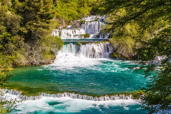 Wasserfall im Krka Nationalpark -dalmatien, Kroatien — Stockfoto