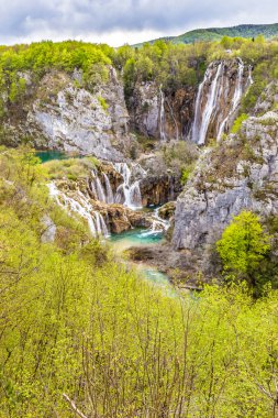 Göller ve şelaleler Plitvice Milli Parkı'nda