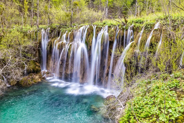 Озеро и водопад-Плитвицкие озёра — стоковое фото