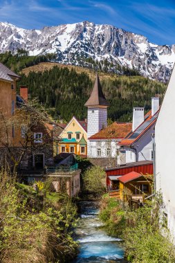 Eisenerz ve arka plan-Avusturya Alpleri'nde