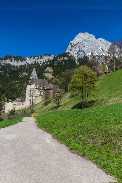 Peyzaj ve Kilise St Oswald-Eisenerz, Avusturya