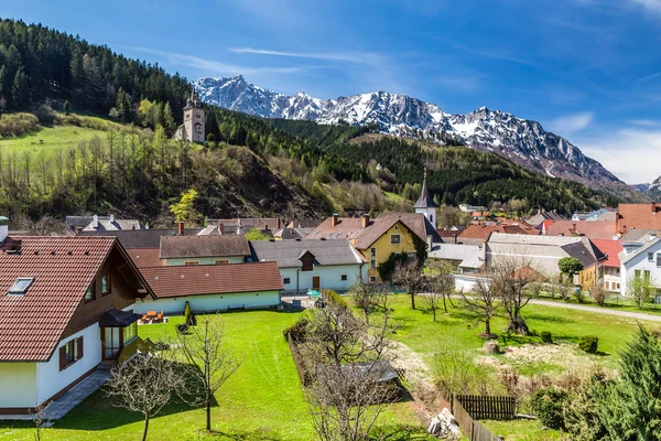 Eisenerz ve arka plan-Avusturya Alpleri'nde