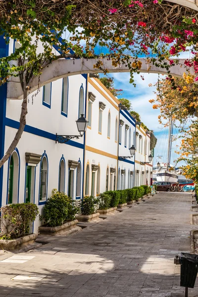 Narrow Street - Puerto de Mogan, Gran Canaria, Espanha — Fotografia de Stock