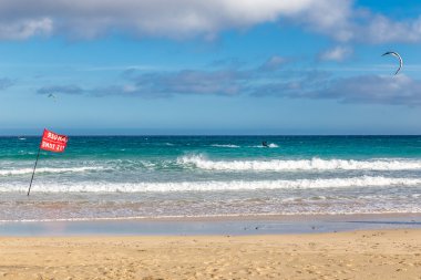 Kitesurfer üzerinde Sotavento Beach-Fuerteventura, İspanya