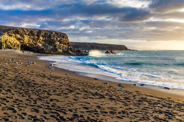 Zachód słońca na plaży Ajuy, Fuerteventura, Wyspy Kanaryjskie, Hiszpania — Zdjęcie stockowe