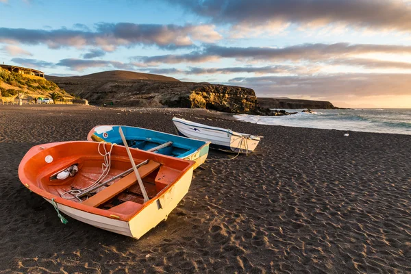 Západ slunce na pláži Ajuy, Fuerteventura, Kanárské ostrovy, Španělsko — Stock fotografie