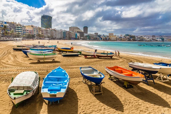 Barcos na praia - Las Palmas, Gran Canaria, Espanha — Fotografia de Stock