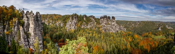 사암 바위, 숲 Bastei, 독일의 파노라마 — 스톡 사진