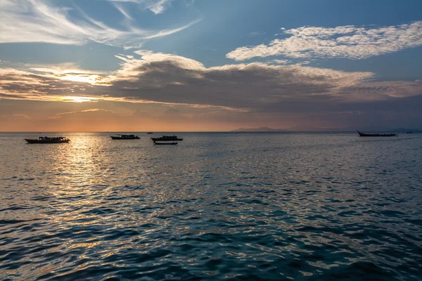 Sunset with colorful sky and boats on the sea — Stock Photo, Image