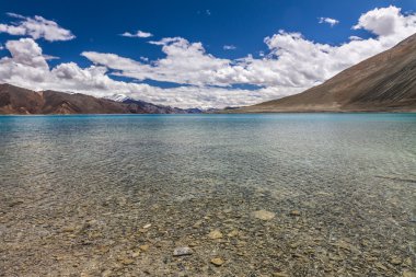 Güzel turkuaz Pangong Tso Gölü-Ladakh, Hindistan
