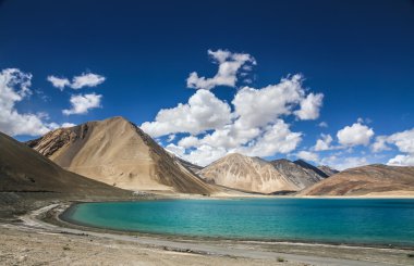 Himalaya aralığı ve Pangong Tso Gölü-Ladakh, Hindistan