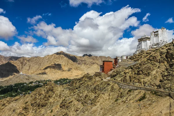 Leh Royal Palace i buddyjskiej świątyni, Ladakh, Indie — Zdjęcie stockowe