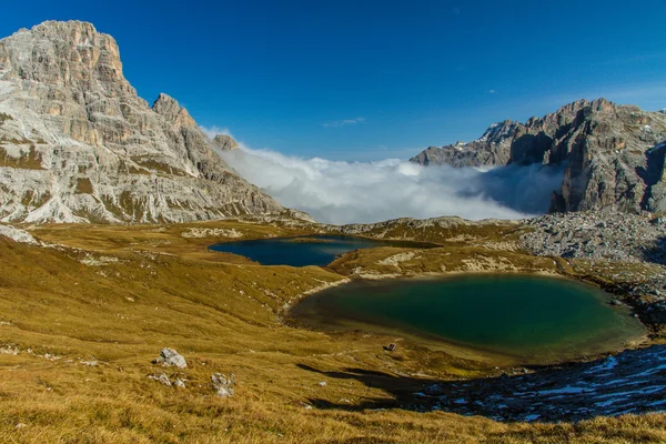 Monte Paterno con Blue Lakes-Tre Cime, Dolomitas — Foto de Stock