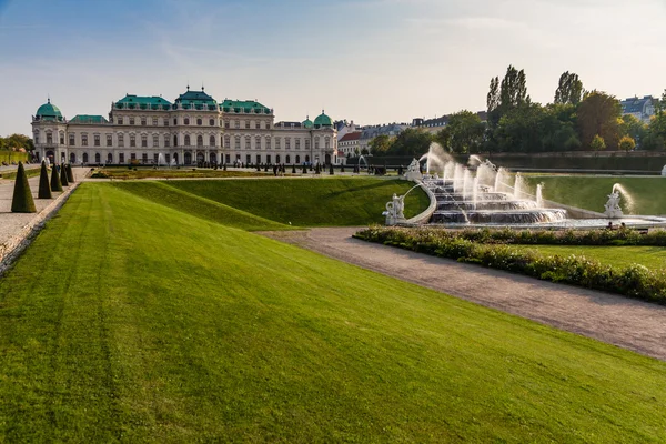 Castillo Belveder con Parque Real de Viena, Austria —  Fotos de Stock