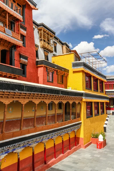 Paredes coloridas do mosteiro Thikse-Ladakh, Índia — Fotografia de Stock
