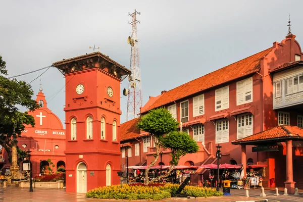 Pusat kota dengan Gereja dan Menara-Melaka, Malaysia — Stok Foto