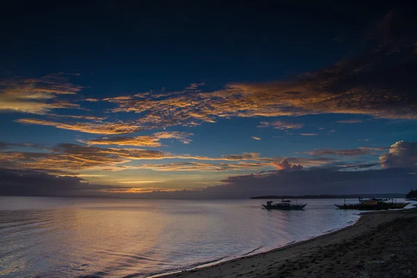 Sunset on the beach with clouds-Philippines — Stock Photo, Image