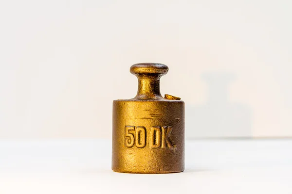 Vinobraní půl kilogramu zlatý kalibrace váhy — Stock fotografie