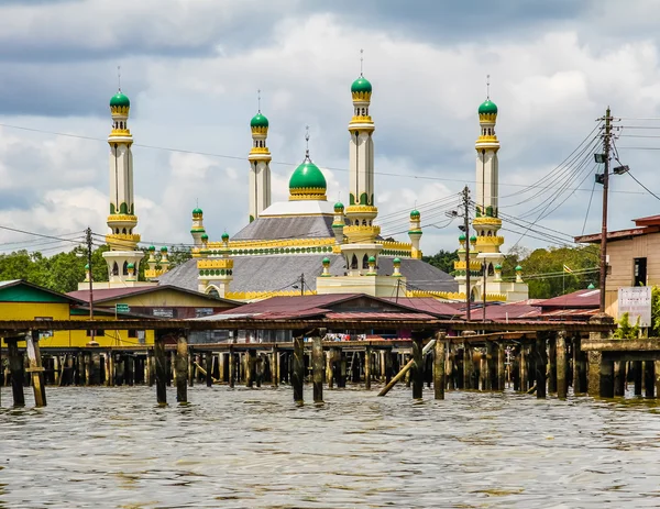 水村-バンダル スリ ブガワン, ブルネイのモスク — ストック写真
