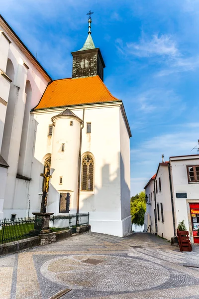 Iglesia de la Virgen María-Jindrichuv Hradec, Bohemia — Foto de Stock