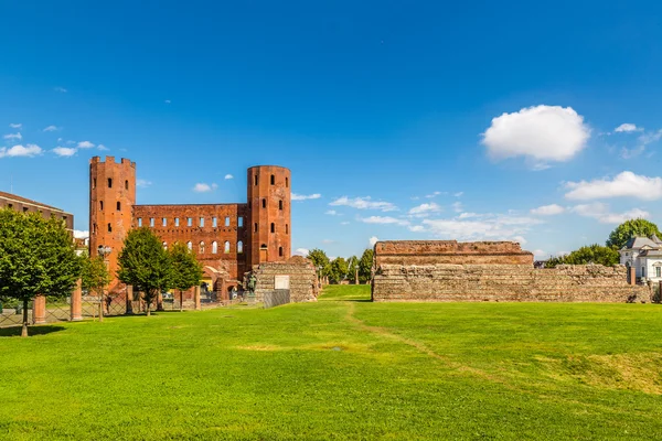 Veduta delle Torri Palatine e del Parco-Torino — Foto Stock