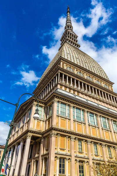 Topo Antonelliana Durante el Día de Verano-Turín, Italia — Foto de Stock