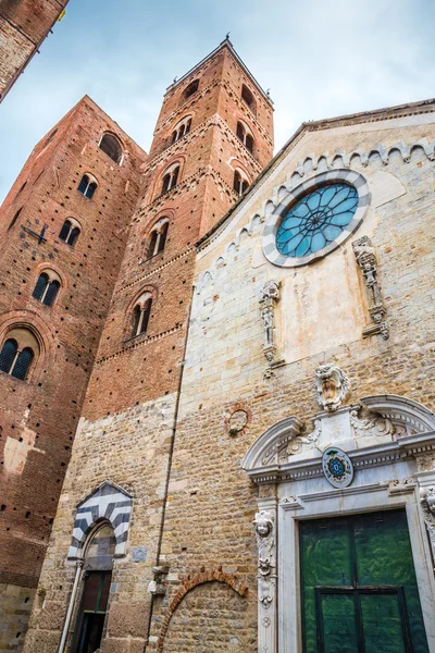 Torres da Catedral de Albenga-Savona, Ligúria, Itália — Fotografia de Stock