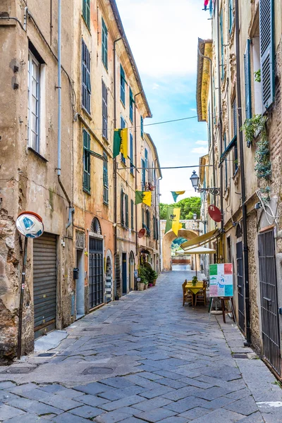 Rua de Albenga-Albenga, Savona, Ligúria, Itália — Fotografia de Stock