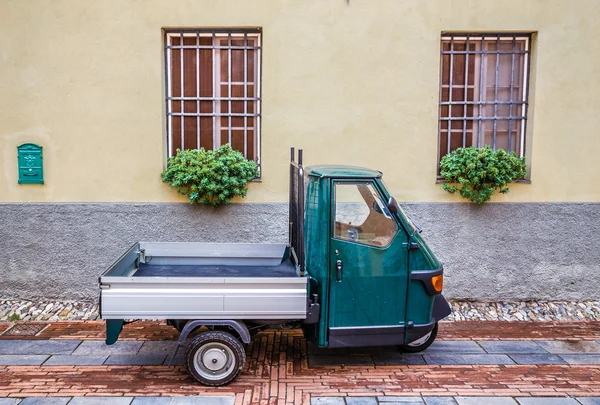 Eski Piaggio maymun araba-Albenga, Savona, Liguria, İtalya