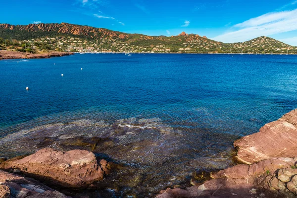 Köy kırmızı kayalar Esterel Massif-Fransa arasında