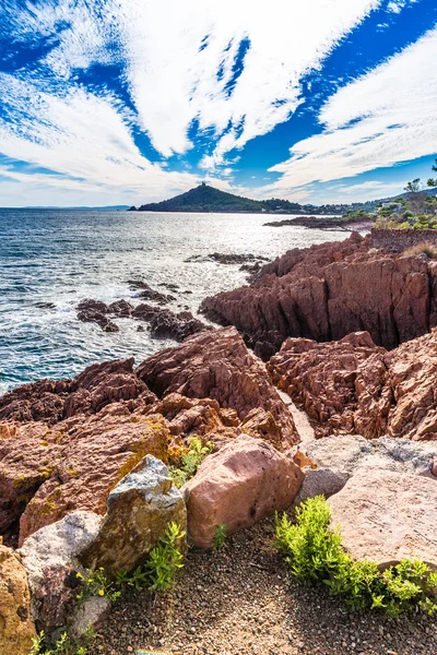 Rode rotsen van Esterel Massif-Côte d'Azur, Frankrijk — Stockfoto