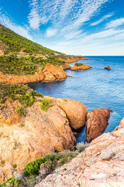 Röda klippor av Esterel Massif-franska Rivieran, Frankrike — Stockfoto