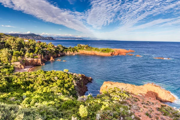 Röda klippor av Esterel Massif-franska Rivieran, Frankrike — Stockfoto