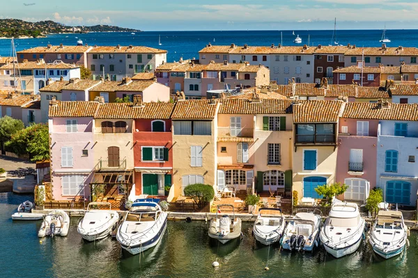 Renkli evler ve tekneler Port Grimaud-Fransa — Stok fotoğraf