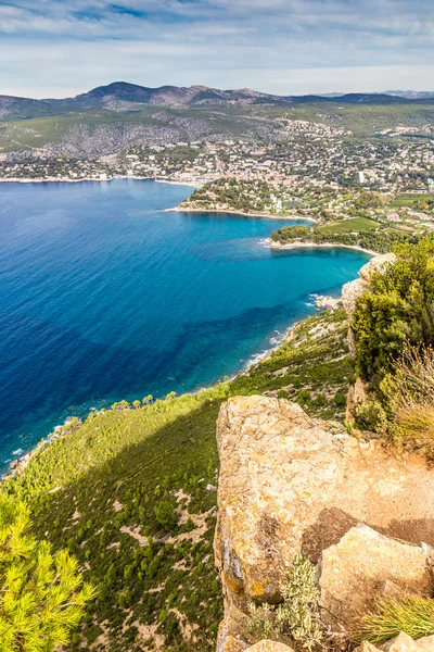 Cassis staden och omgivande natur-Cassis, France — Stockfoto