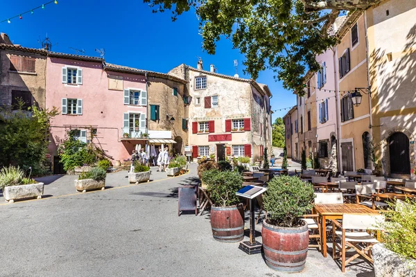 Edifici sulla piazza principale-Tourtour, Francia — Foto Stock