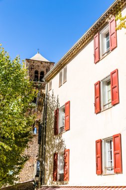 Kilise kulesi ve House-Moustiers St Marie, Fransa
