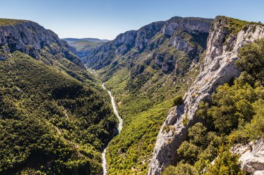 Gorges Du Verdon Kanyonu arasında iki kayalıklarla-, Fransa