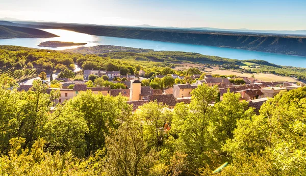 Aldeia de Aiguines e Sainte Croix Lake-France — Fotografia de Stock