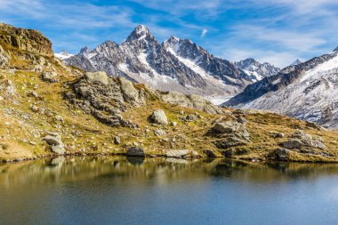 Lac des Cheserys ve ve dağ - Fransa