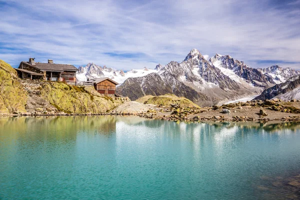 Lac Blanc, Refugio Lac Blanc, Cordillera de la Montaña - Francia — Foto de Stock