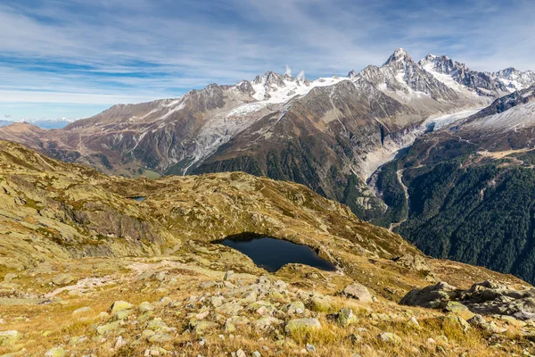 Lac des Cheserys en bergketen - Frankrijk — Stockfoto