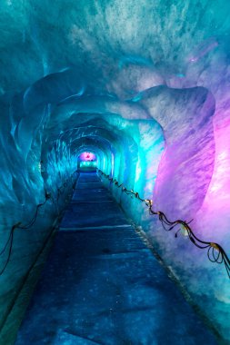 Buz Mağarası Mer De Glacer buzul Chamonix, Fransa