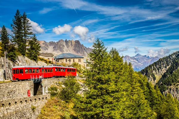 Tren içinde Montenvers Mer de Glace-Chamonix, Fransa